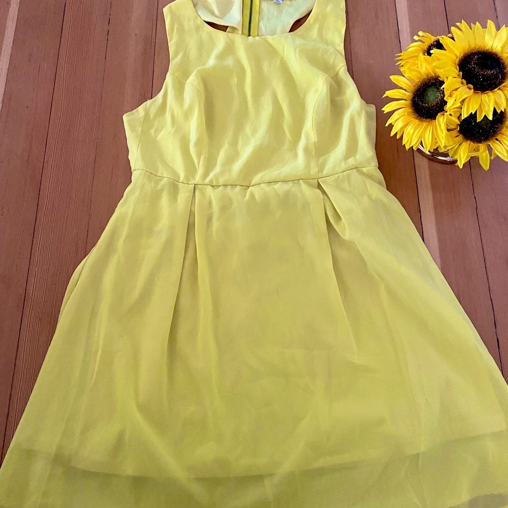 YA Los Angeles Yellow dress